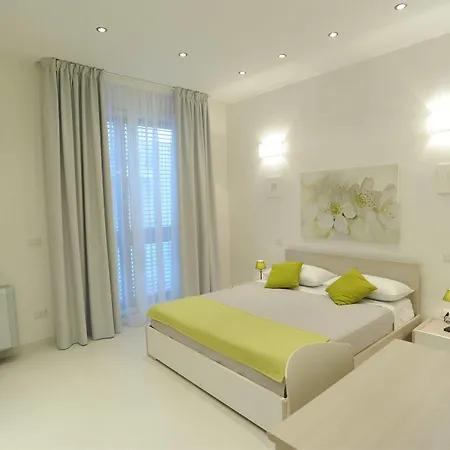 Italiana Apartment *